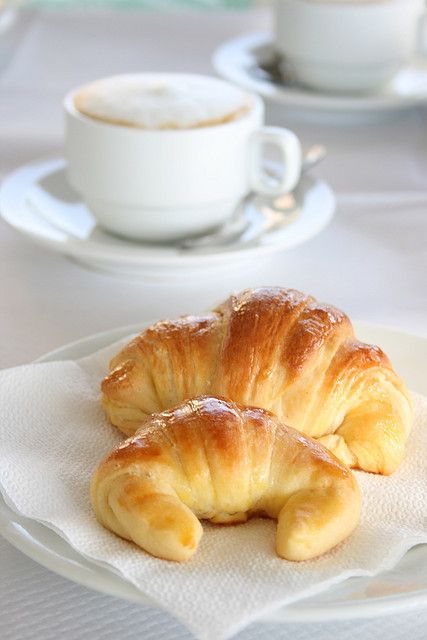 Which country's preferred breakfast is Cappuccino and a Croissant ?