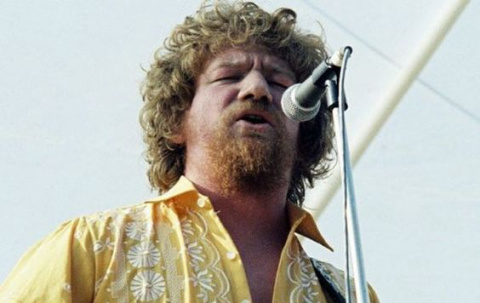He is one of the greatest folk singers in Ireland，can you name him?